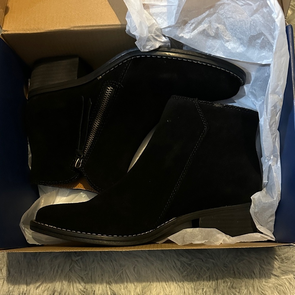 White Mountain Black Suede Ankle Boots